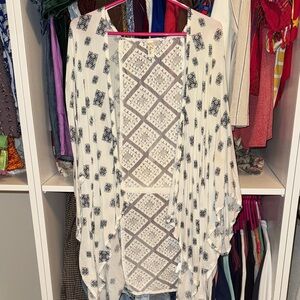 Elan Black and White Patterned Kimono Blouse